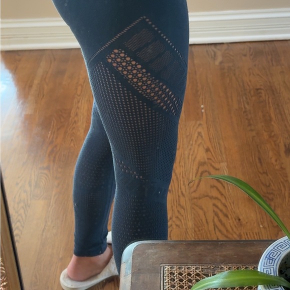 Women's lululemon Blue Mesh Leggings - Picture 1 of 6
